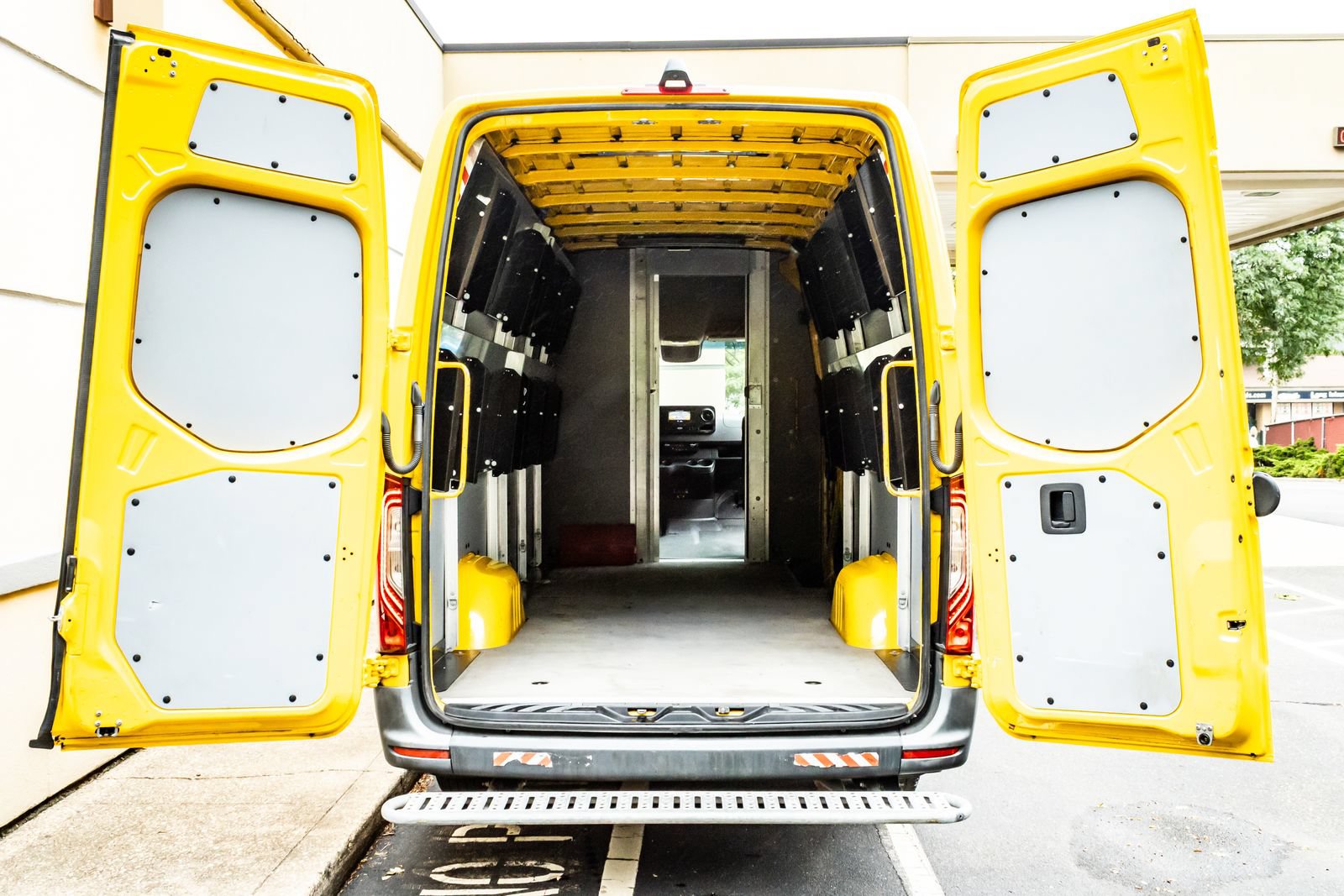 Used 2021 Mercedes-Benz Sprinter 2500 image 17