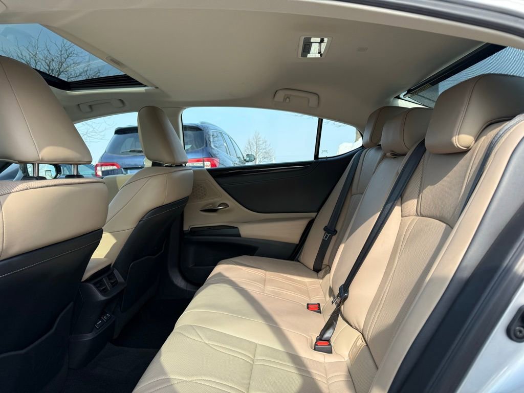 Used 2020 Lexus ES 300h w/ Accessory Package 2 image 15