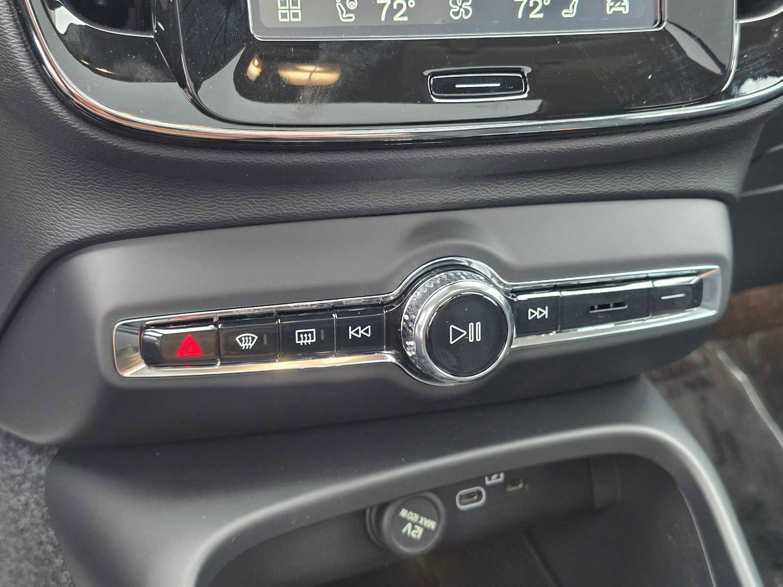 New 2026 Volvo XC40 B5 Plus w/ Protection Package Premier image 27