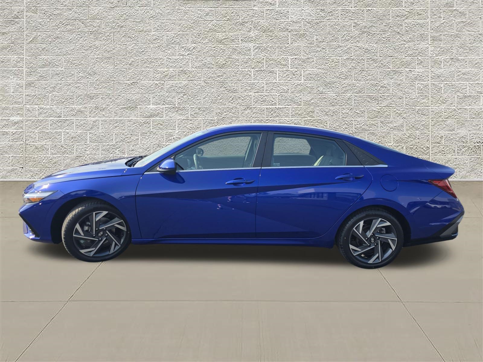 Used 2024 Hyundai Elantra SEL w/ Convenience Package FWD image 4