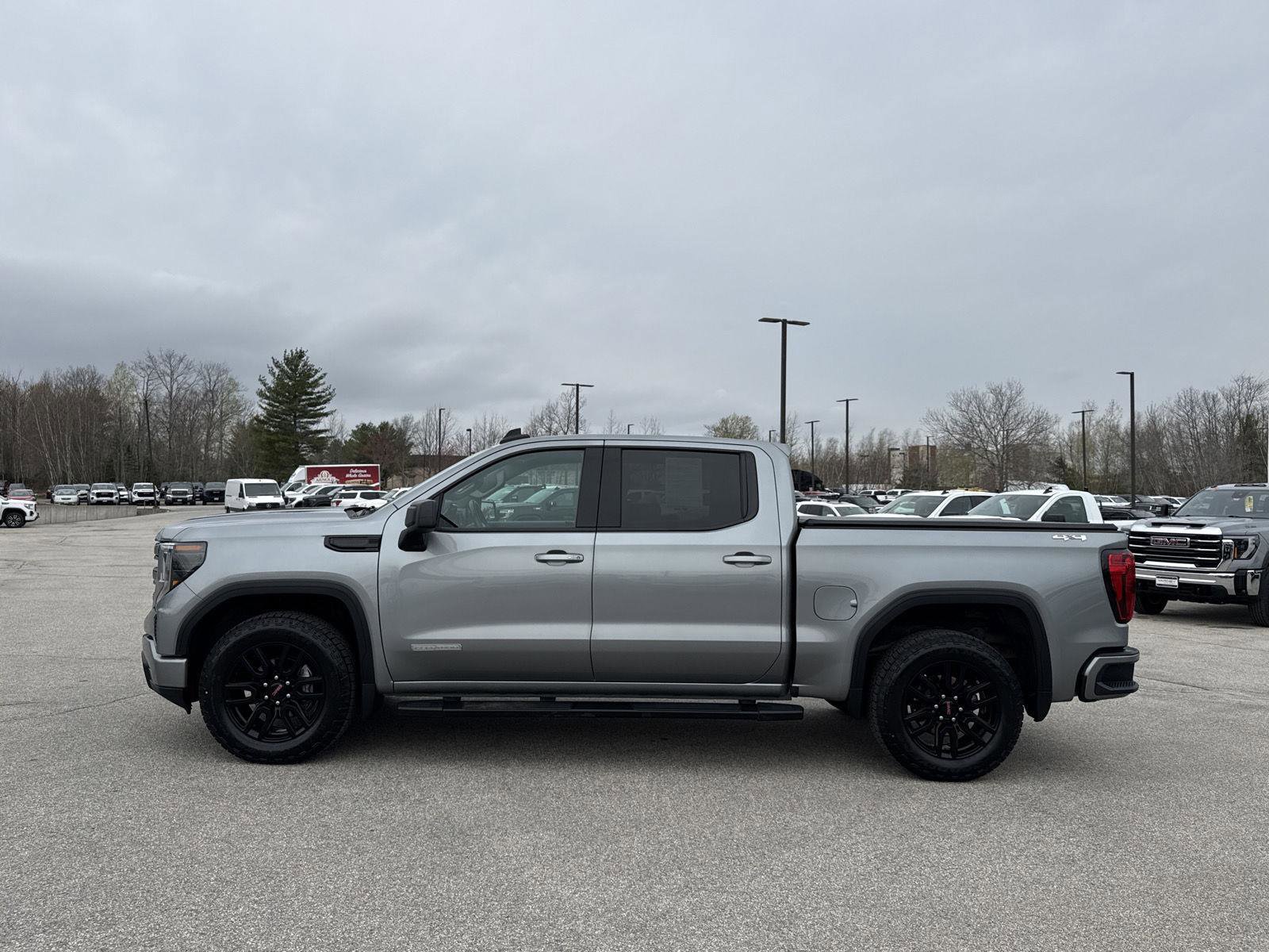 Used 2024 GMC Sierra 1500 Elevation AWD/4WD image 3