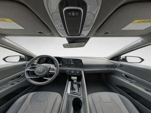 Used 2021 Hyundai Elantra SE FWD image 14