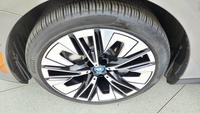 Used 2025 BMW i5 xDrive40 image 59