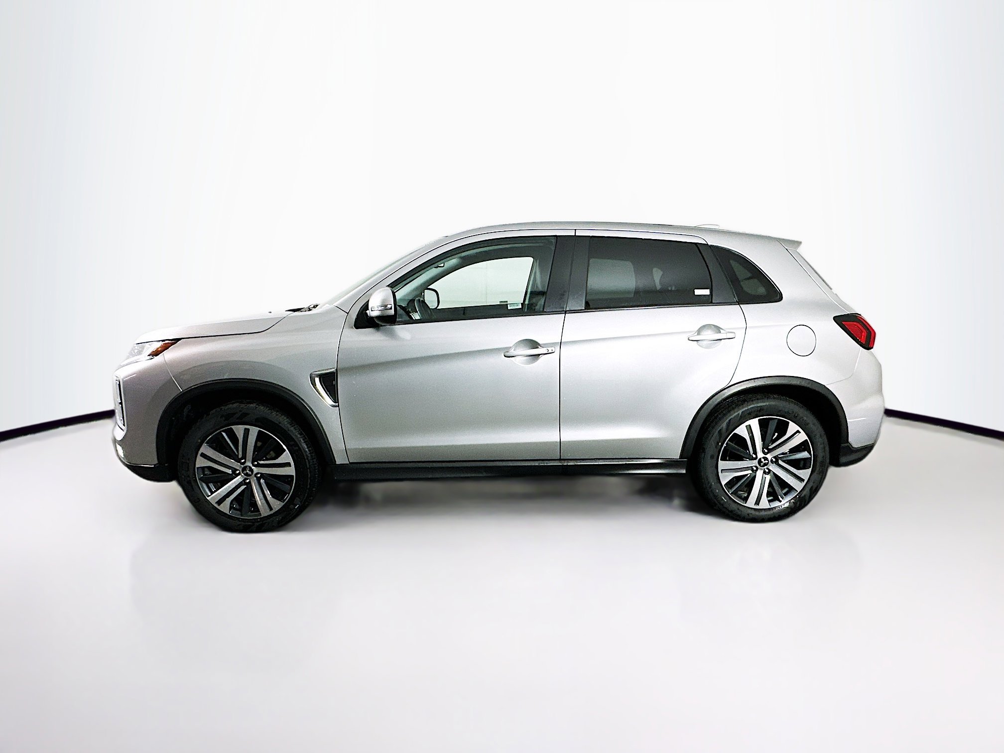 Used 2025 Mitsubishi Outlander Sport SE image 4