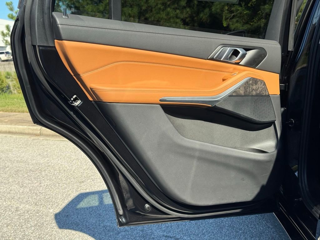 Used 2024 BMW X7 xDrive40i w/ Parking Assistance Package image 32