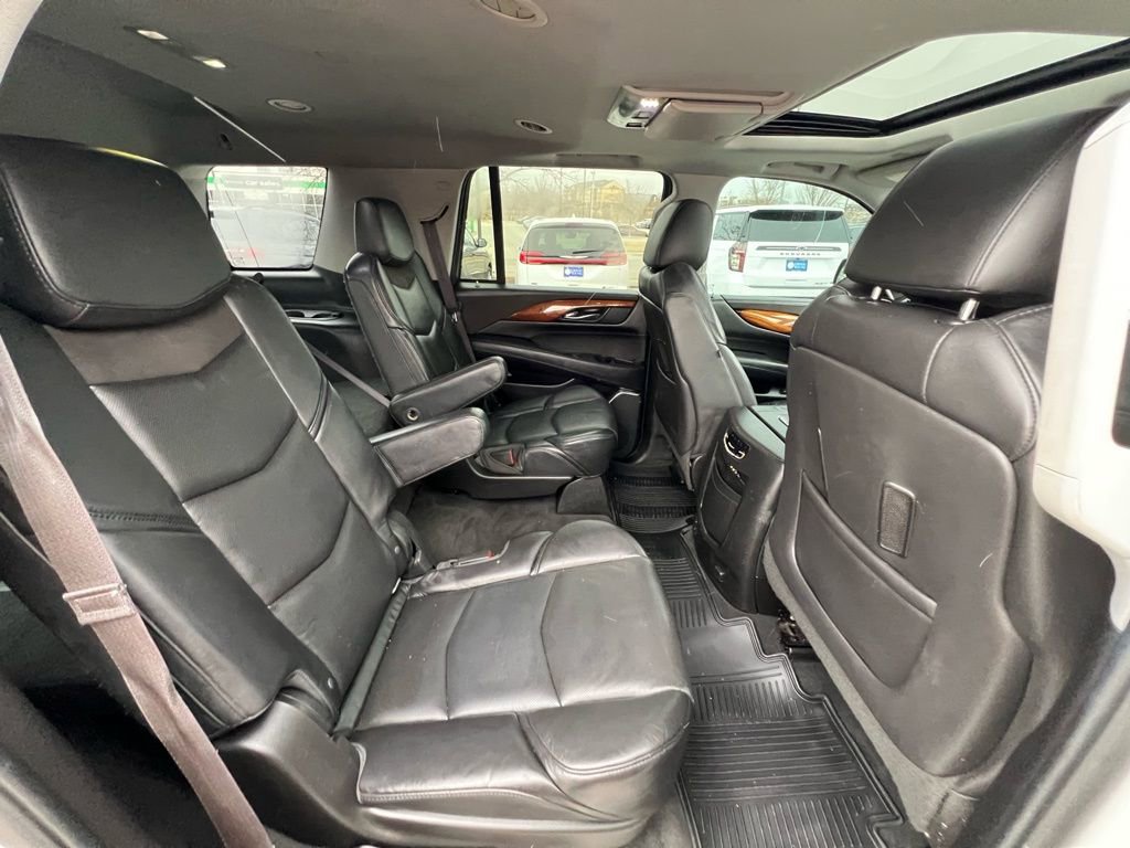 Used 2015 Cadillac Escalade Premium image 29