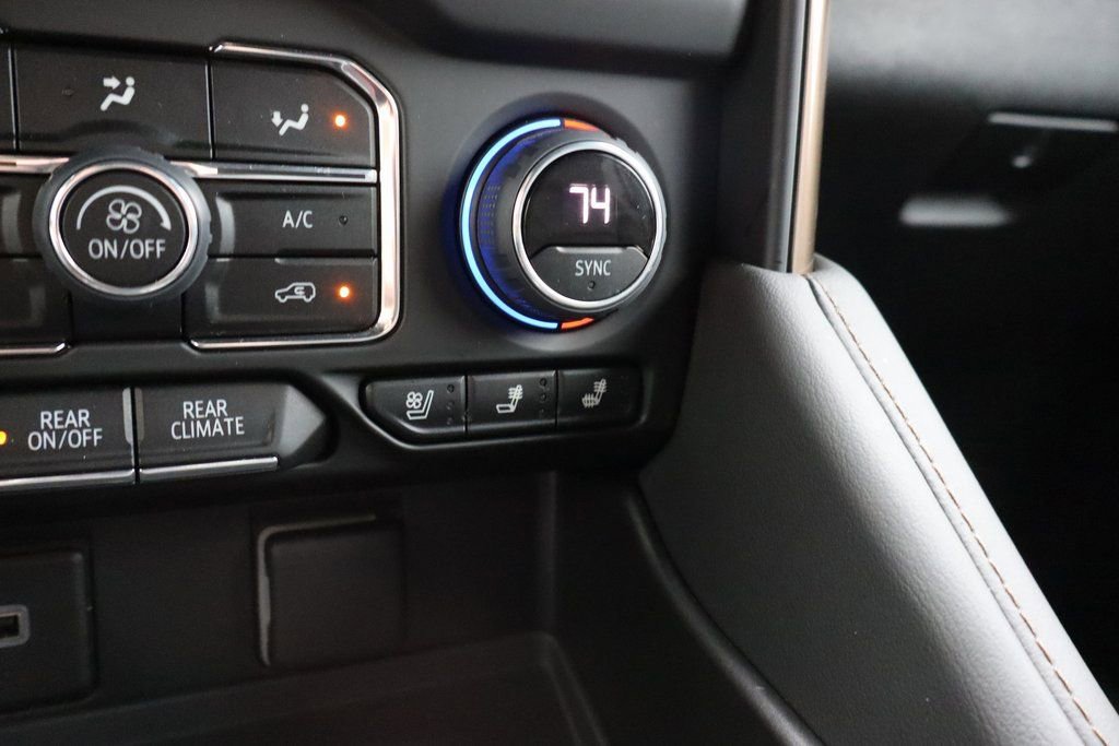 Used 2023 Chevrolet Suburban High Country image 8