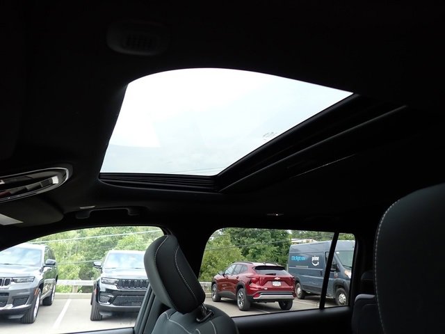 New 2025 Jeep Grand Cherokee L Laredo w/ Luxury Tech Group I image 18