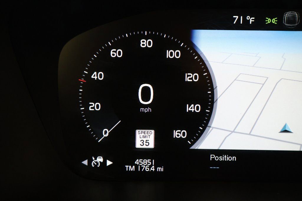 Used 2020 Volvo XC90 T8 Momentum w/ Protection Package Premier image 18