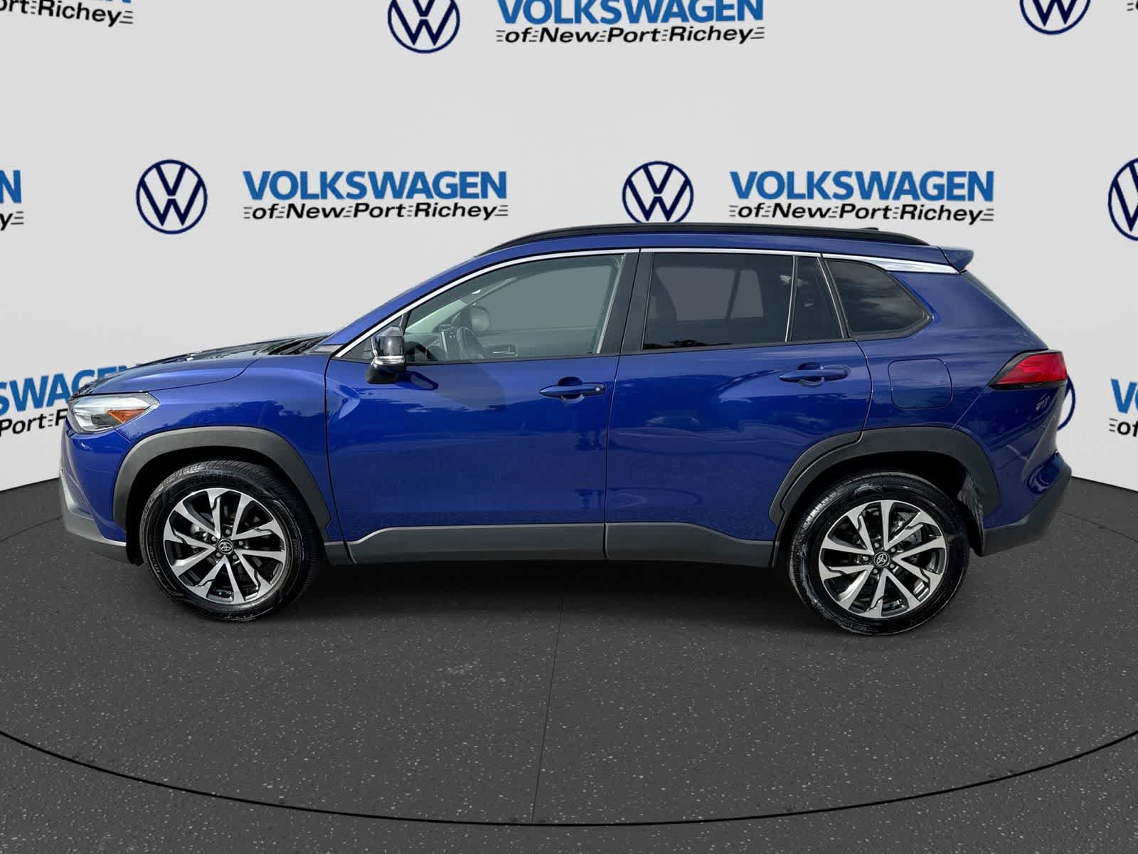Used 2025 Toyota Corolla Cross XLE FWD image 11