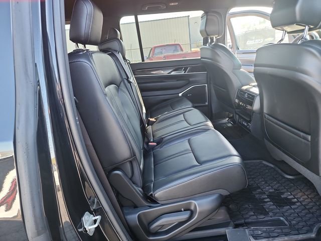 Used 2023 Jeep Wagoneer 4WD image 10