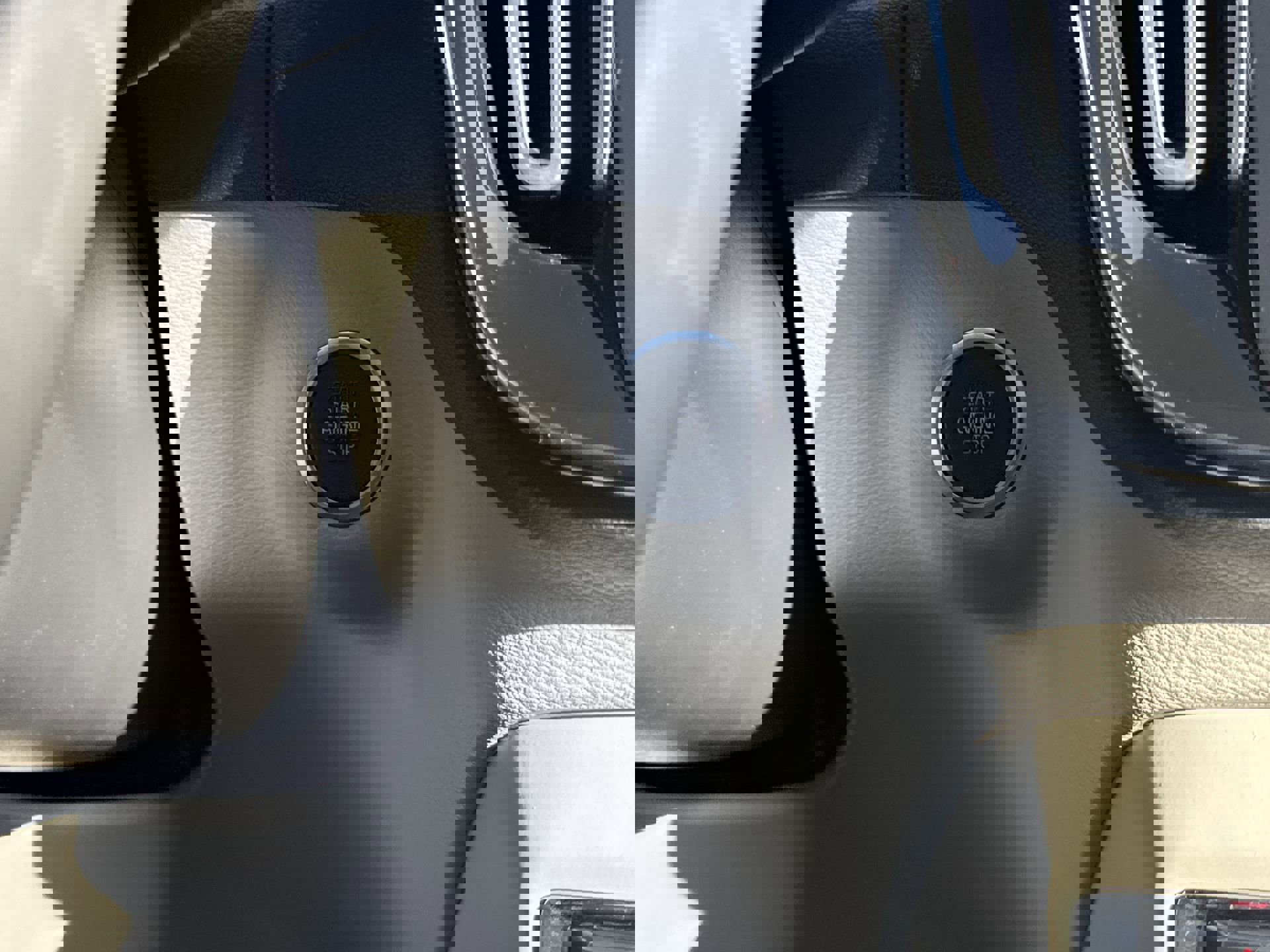 New 2026 Volvo XC40 B5 Ultra w/ Climate Package image 17