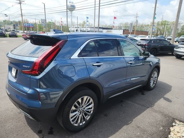 Used 2024 Cadillac XT4 Premium Luxury AWD/4WD image 4