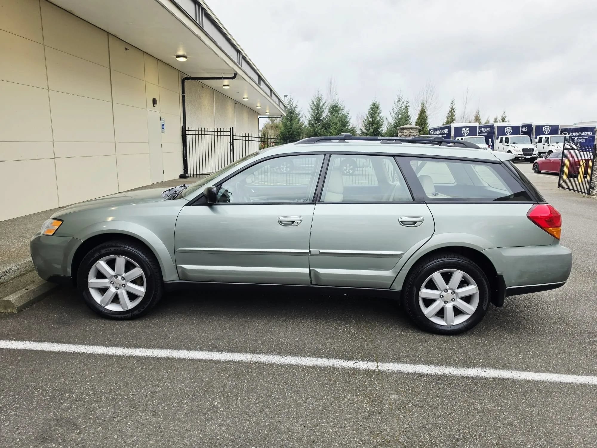 Used 2006 Subaru Outback 2.5i Special Edition w/ Popular Equipment Group 1D AWD/4WD image 2