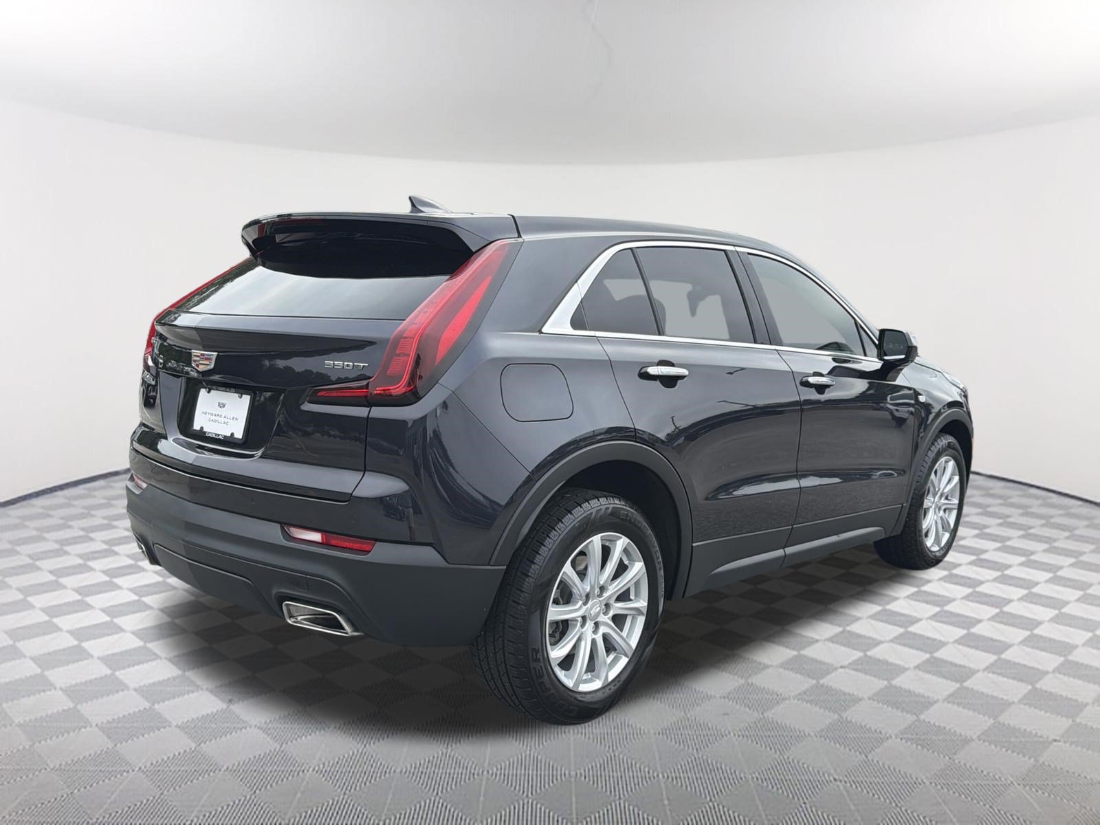 Used 2023 Cadillac XT4 Luxury w/ Cold Weather Package FWD image 6
