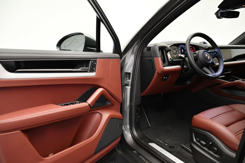 Certified 2025 Porsche Cayenne image 42