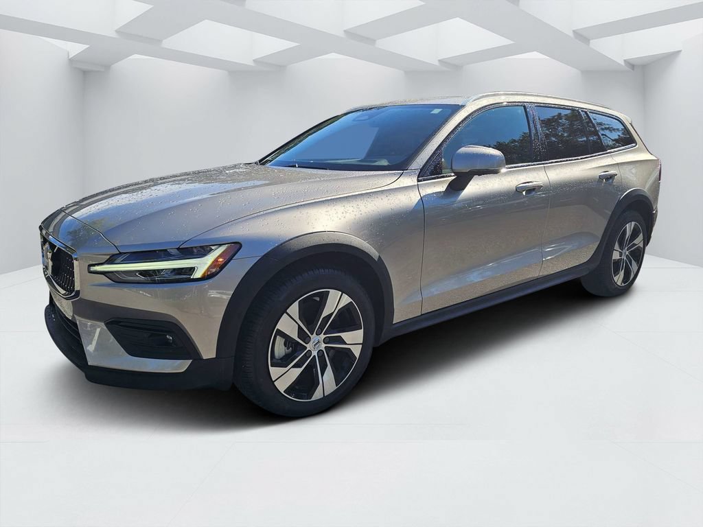 Certified 2025 Volvo V60 B5 Cross Country Plus AWD/4WD image 7