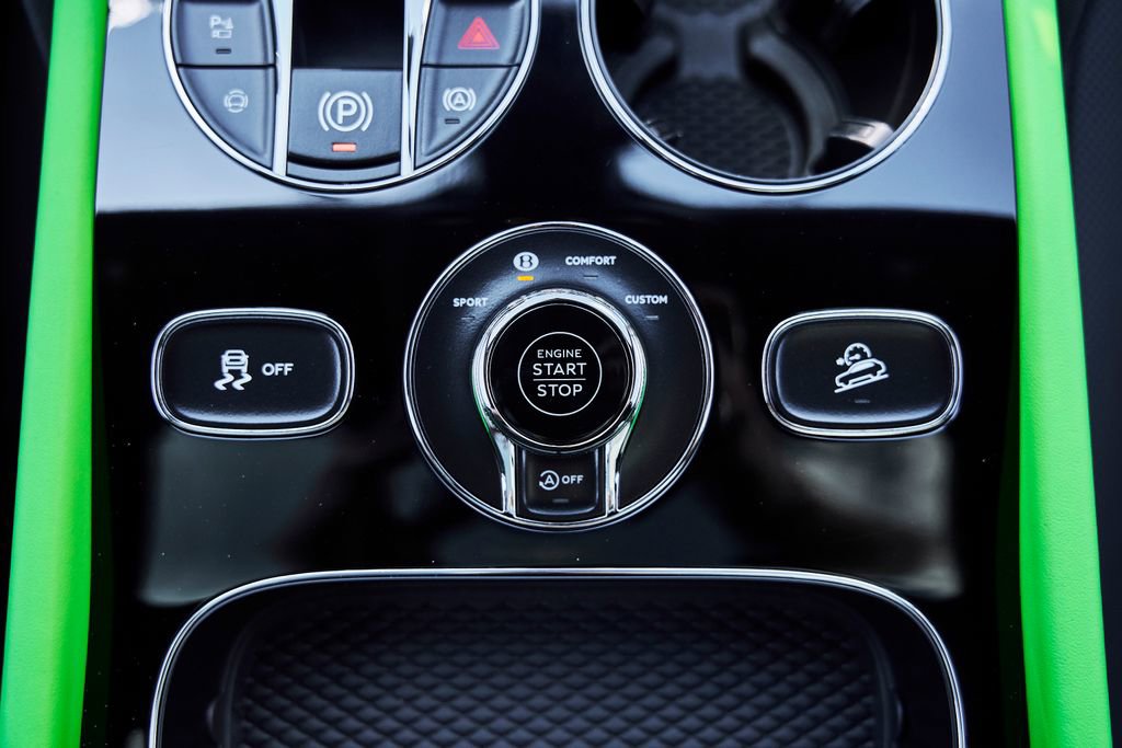 Used 2025 Bentley Bentayga AWD/4WD image 73