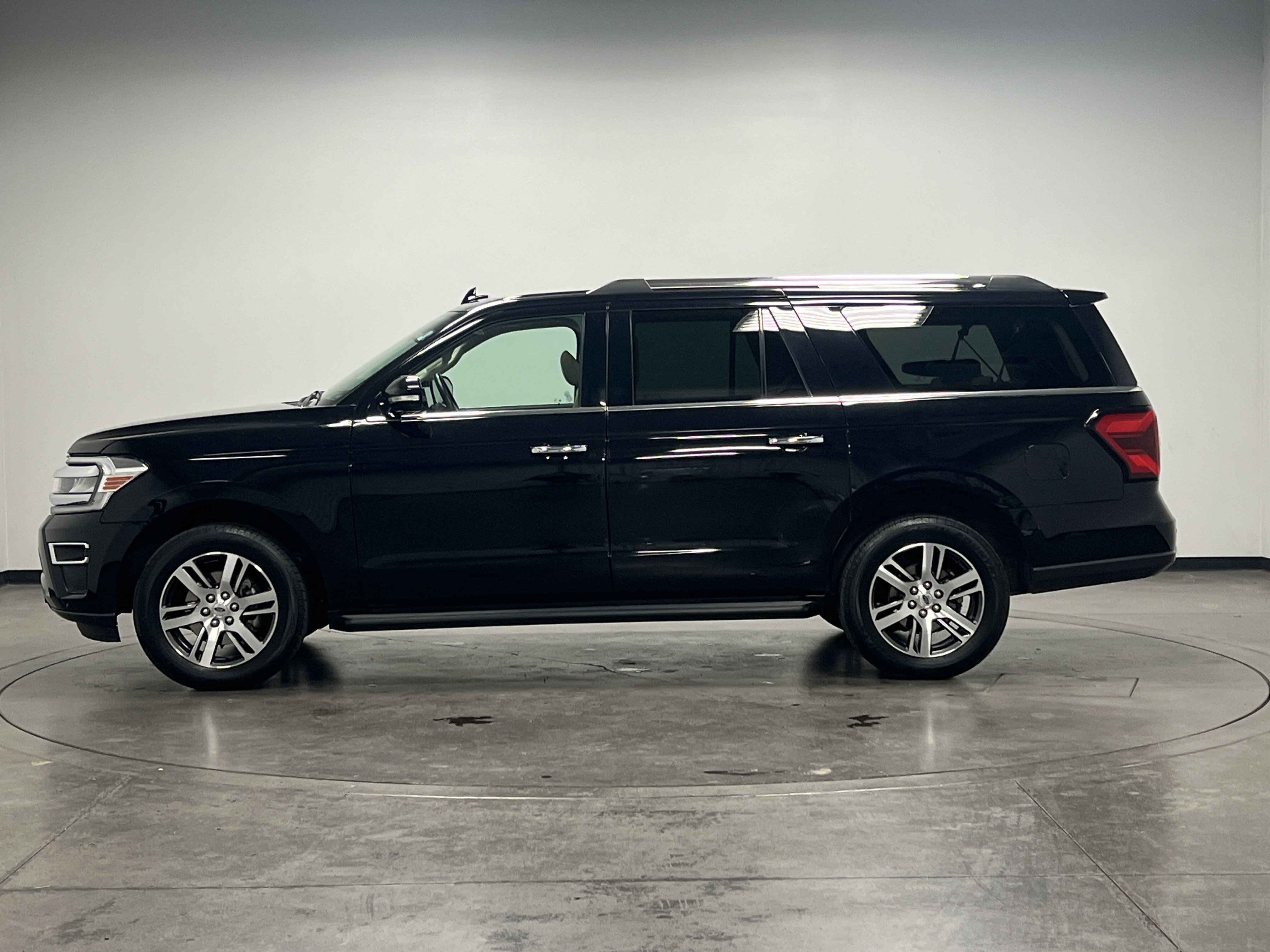 Used 2024 Ford Expedition Max Limited image 5