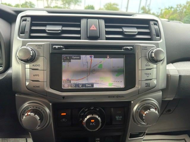 Used 2018 Toyota 4Runner SR5 AWD/4WD image 28