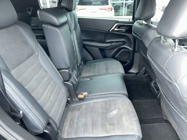 Used 2023 Mitsubishi Outlander SE image 29