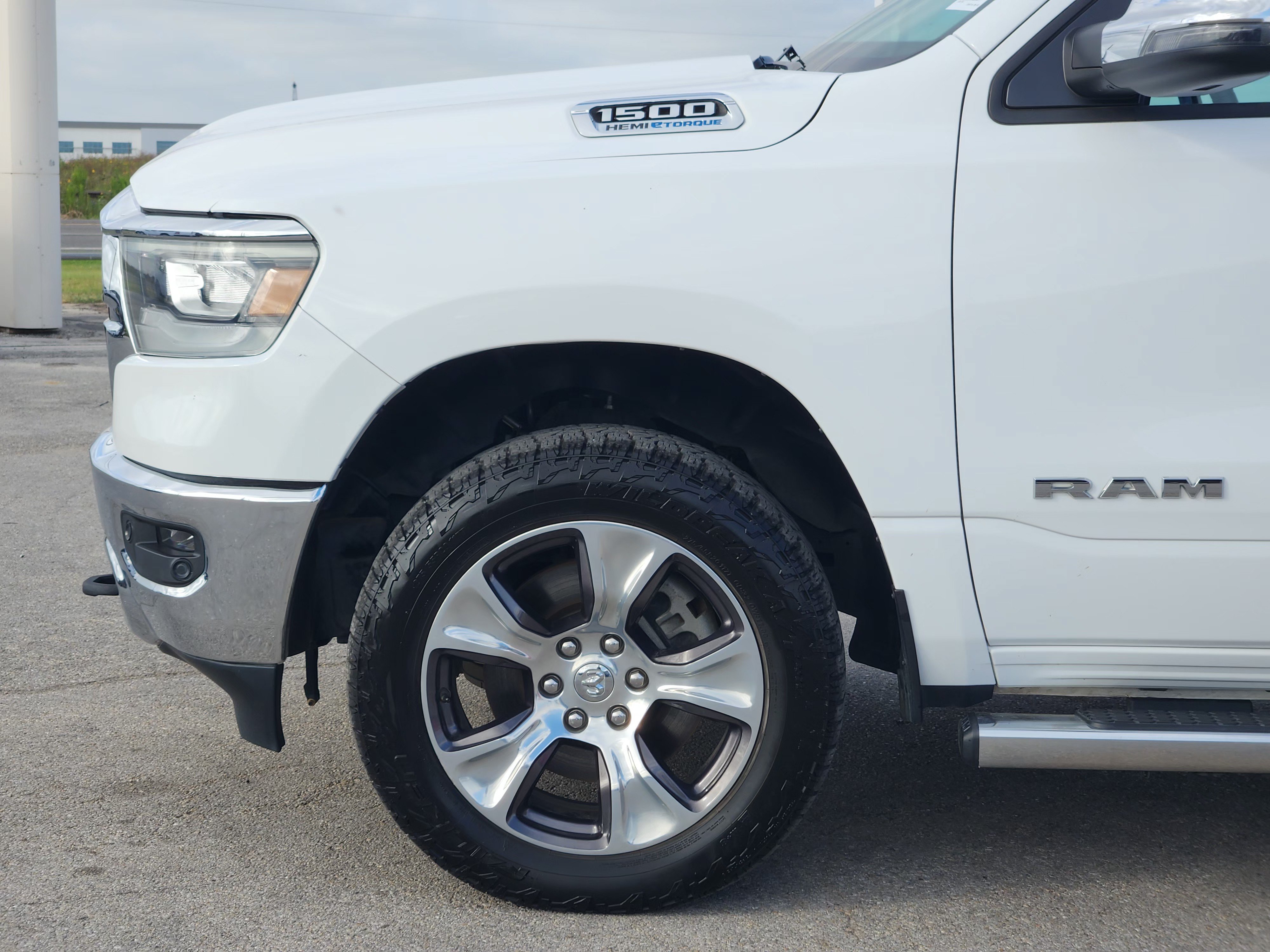 Used 2023 RAM 1500 Laramie AWD/4WD image 9