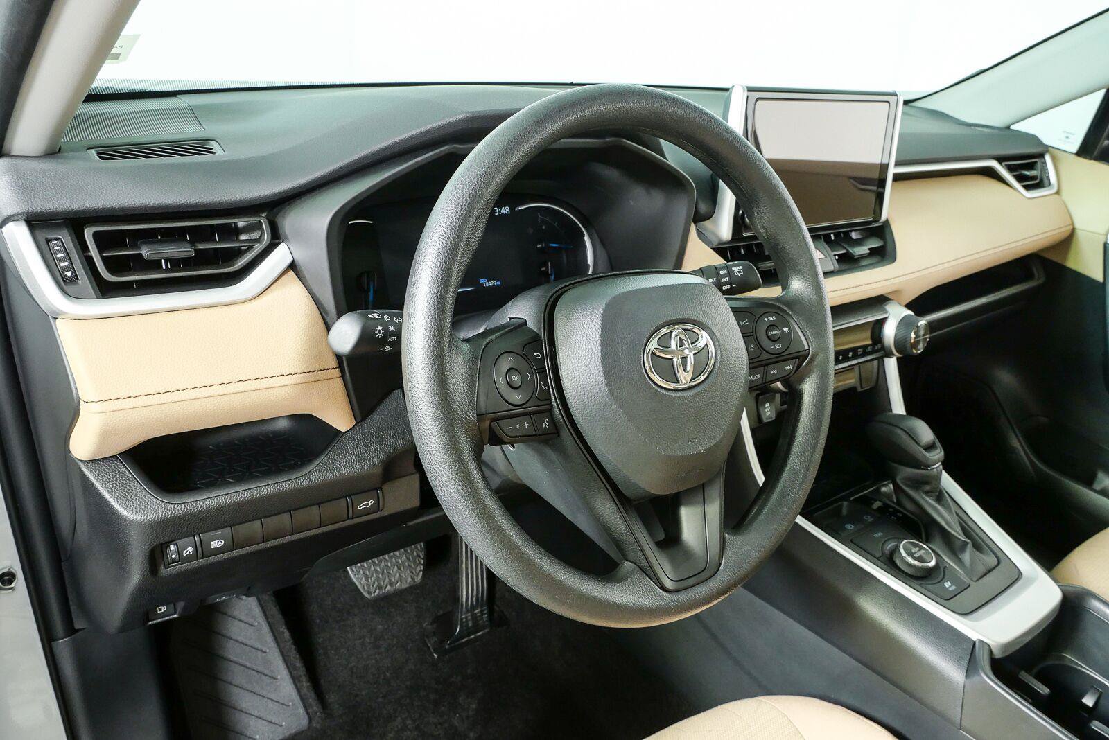 Used 2025 Toyota RAV4 XLE w/ Convenience Package AWD/4WD image 4