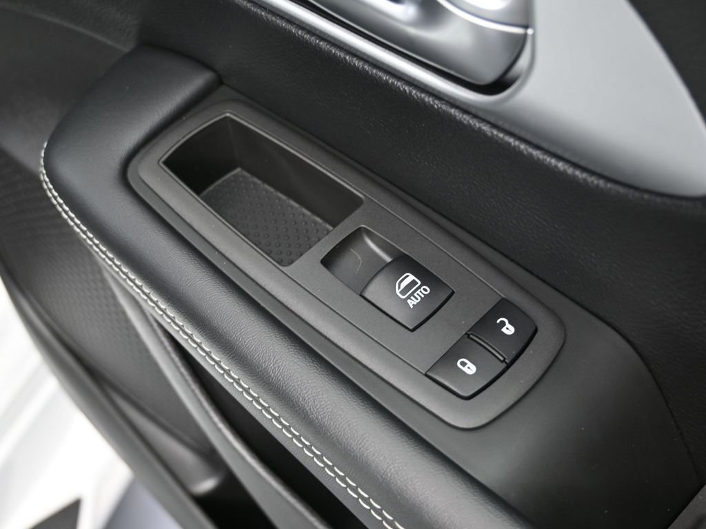 Used 2022 Chrysler Pacifica Touring-L w/ Uconnect Theater Family Group image 51