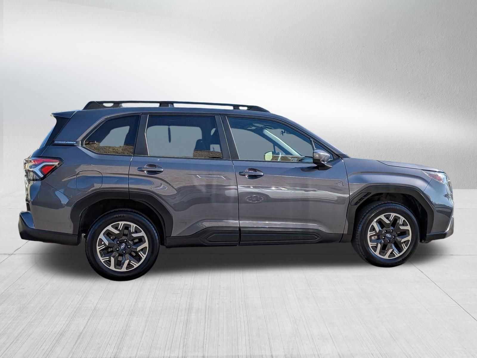 Used 2025 Subaru Forester Premium image 6