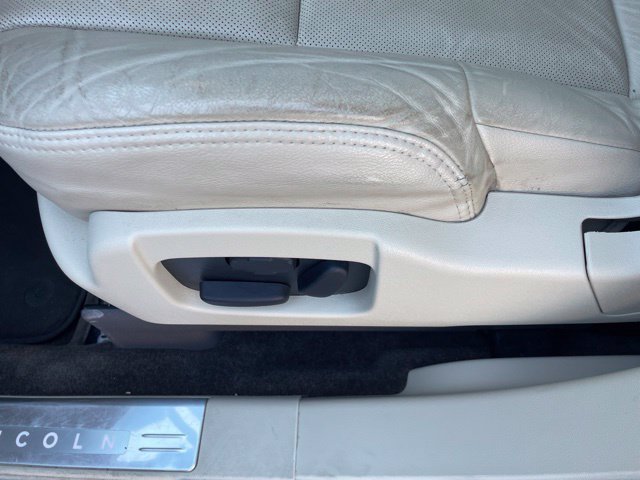 Used 2019 Lincoln MKT AWD image 22