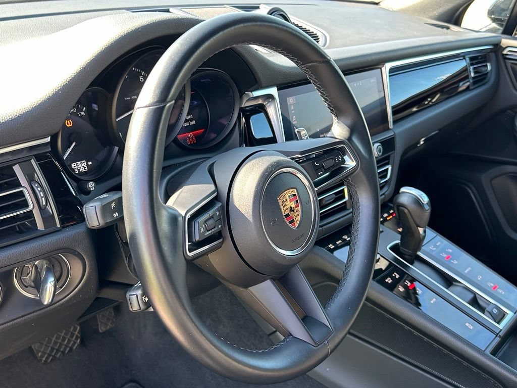 Used 2023 Porsche Macan Turbo AWD/4WD image 17