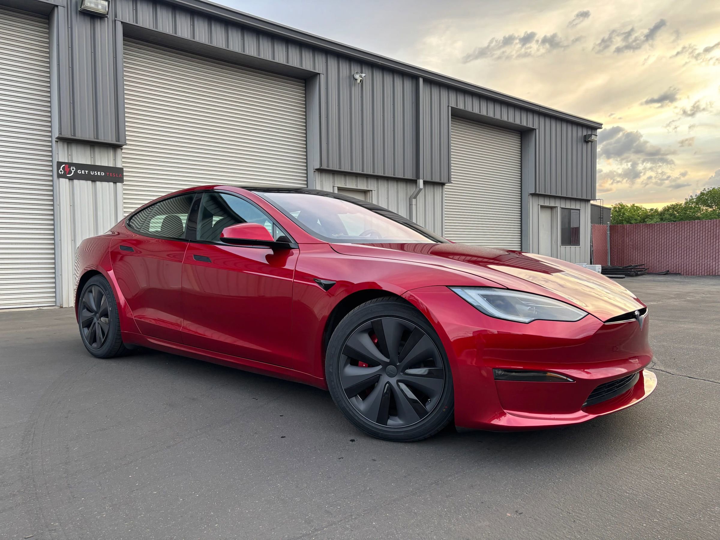 Used 2023 Tesla Model S Standard Range image 2