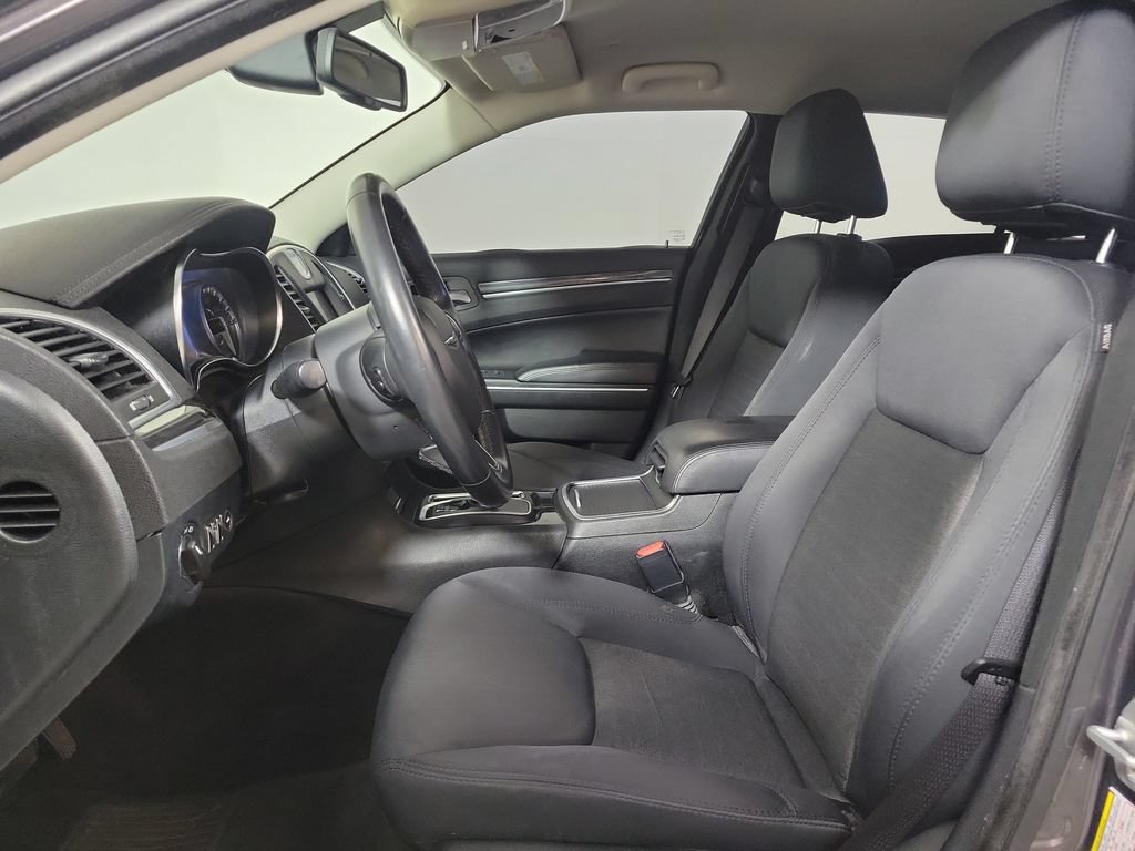 Used 2018 Chrysler 300 Touring RWD image 12