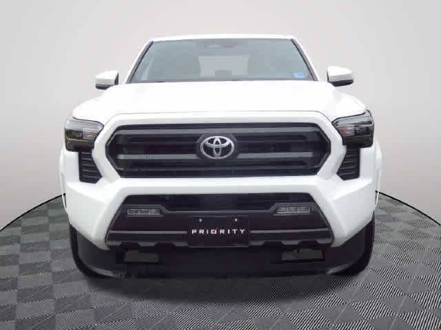 Used 2025 Toyota Tacoma SR5 AWD/4WD image 5