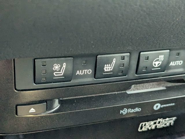 Used 2019 Lexus ES 300h Ultra Luxury w/ Accessory Package 2 FWD image 25