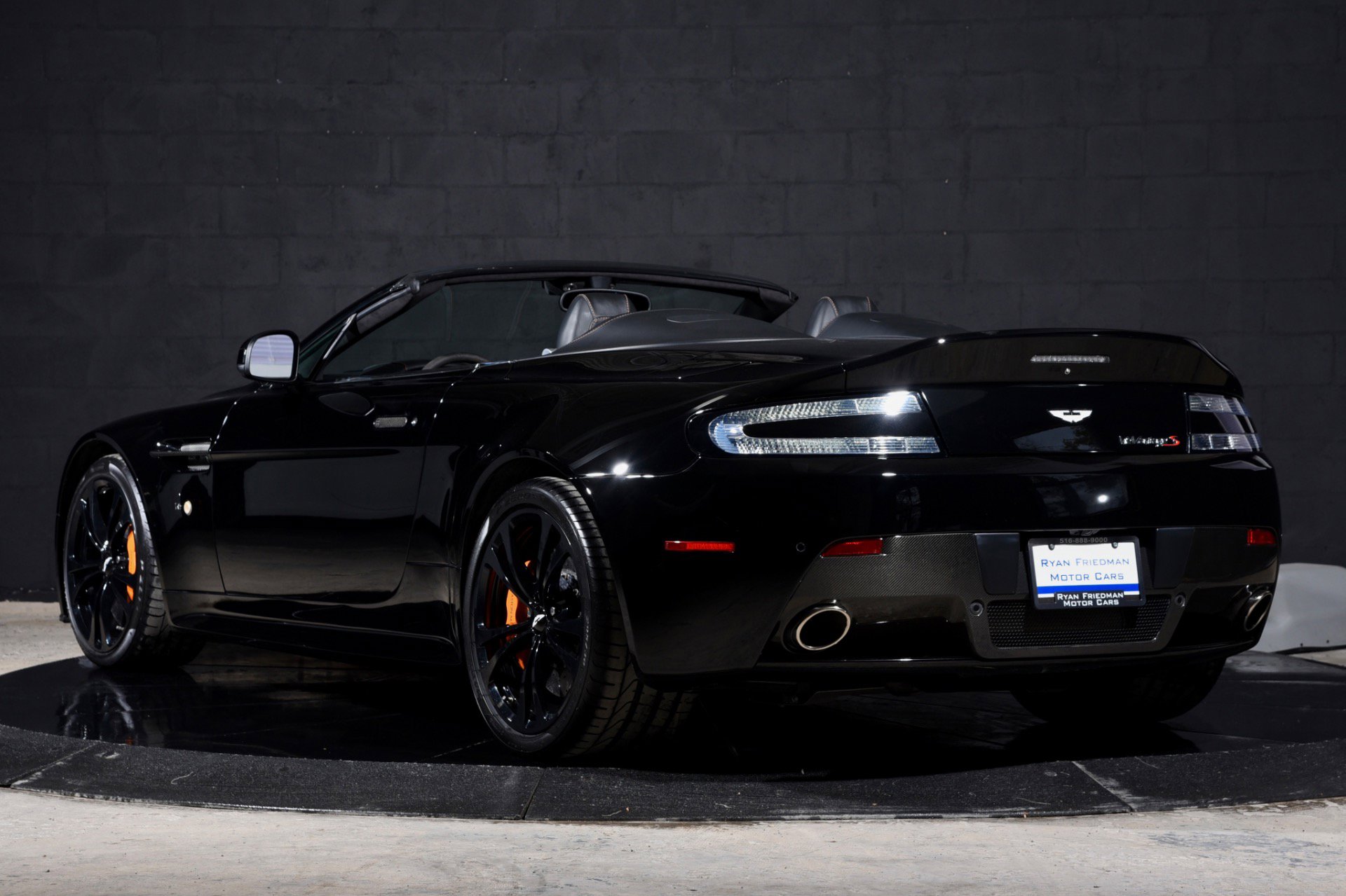 Used 2017 Aston Martin V12 Vantage S image 11