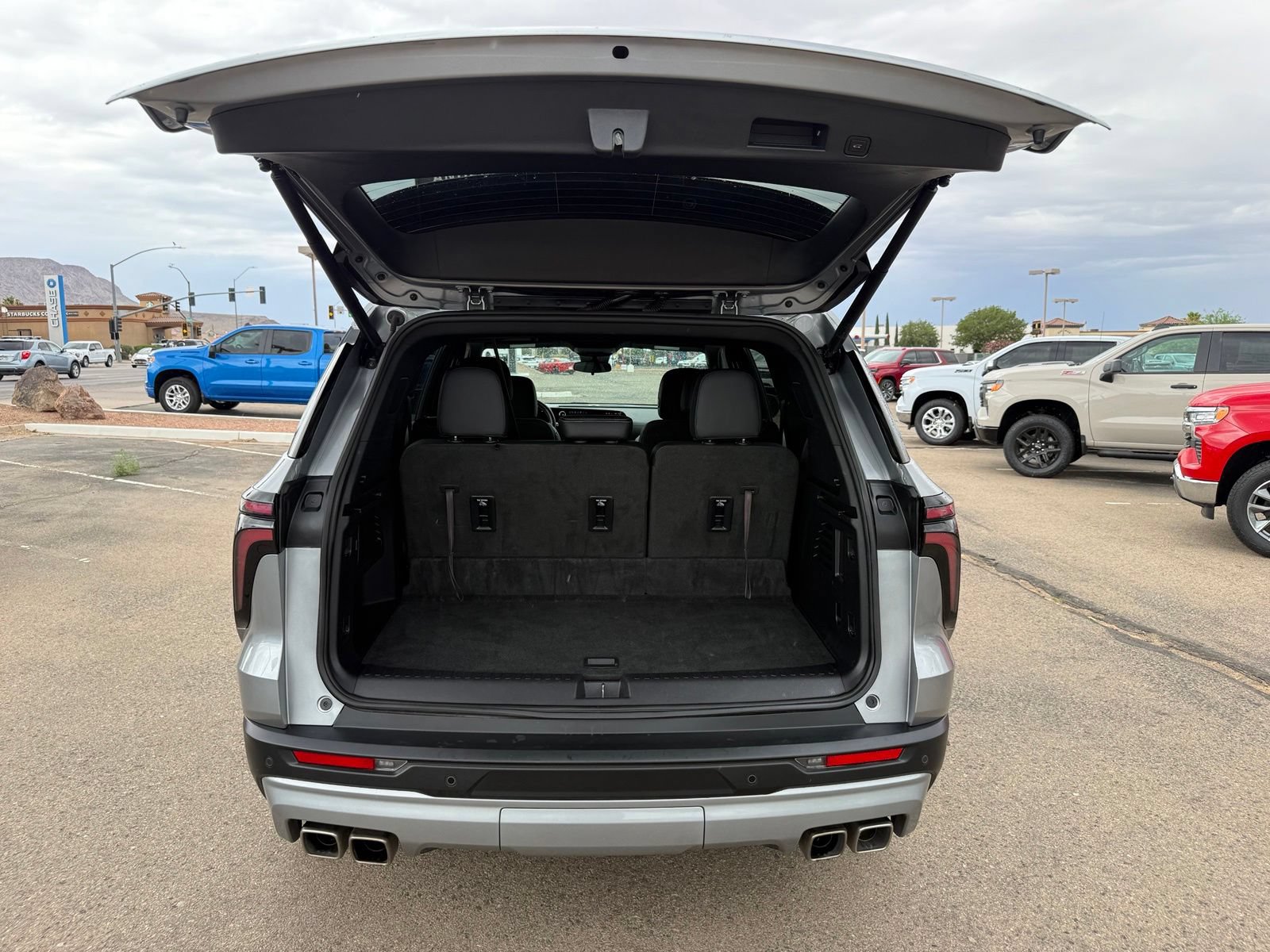 Certified 2025 Chevrolet Traverse LT FWD image 38