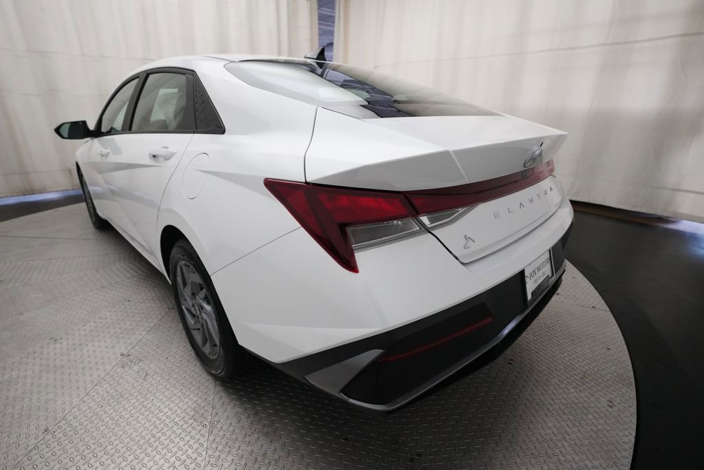 Used 2024 Hyundai Elantra SEL FWD image 33