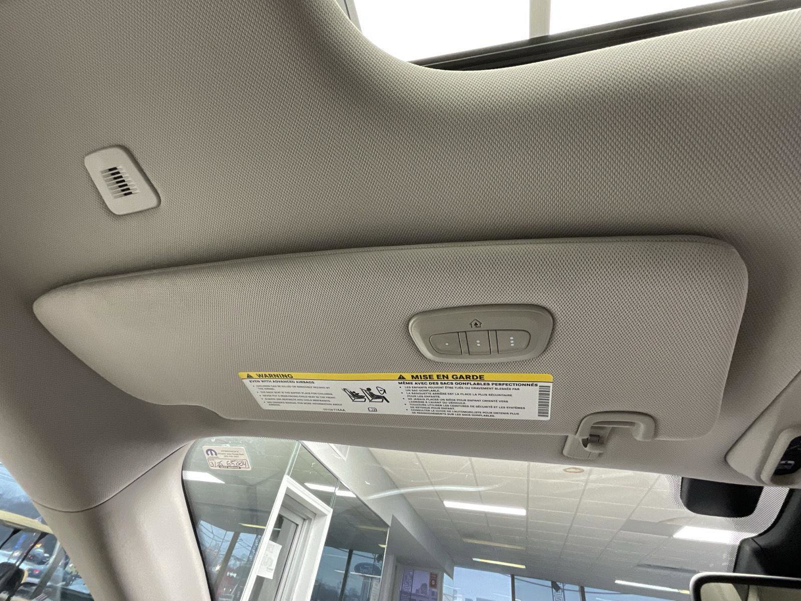 Used 2018 Chrysler Pacifica Limited w/ Advanced Safetytec Group image 15