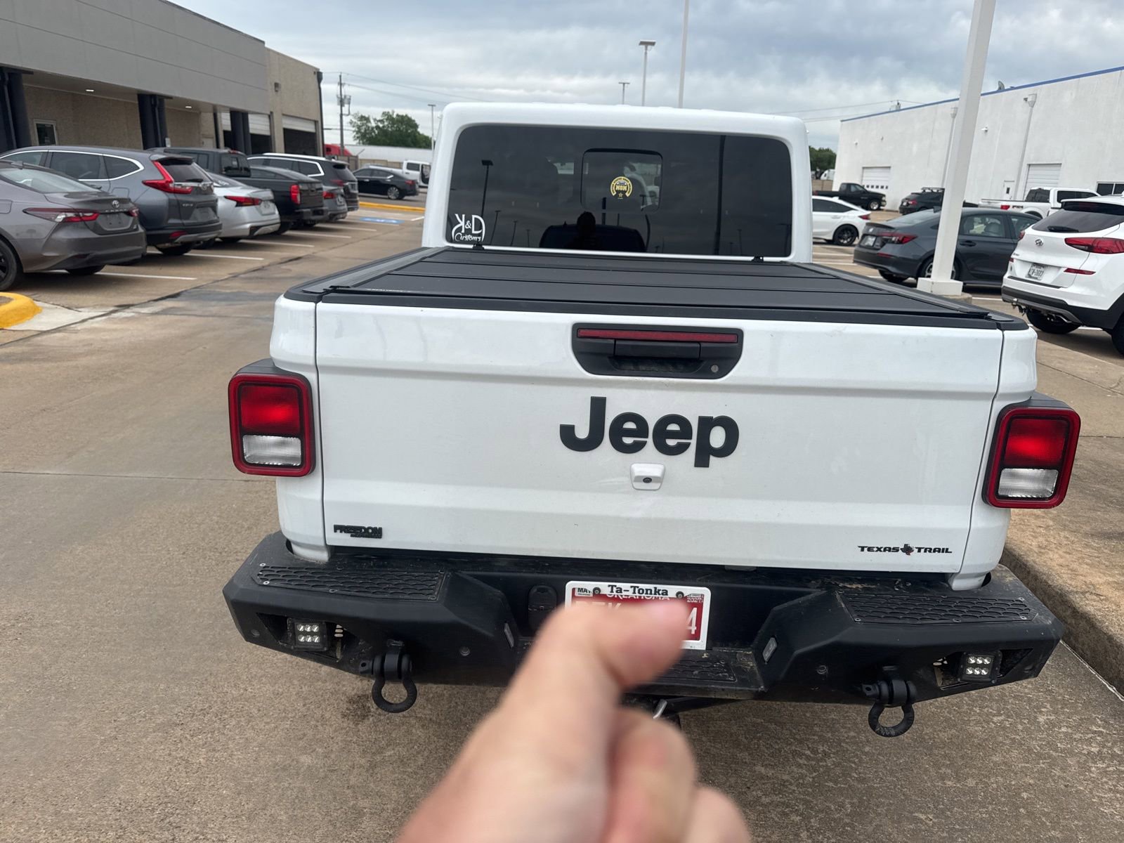 Used 2025 Jeep Gladiator Sport image 4