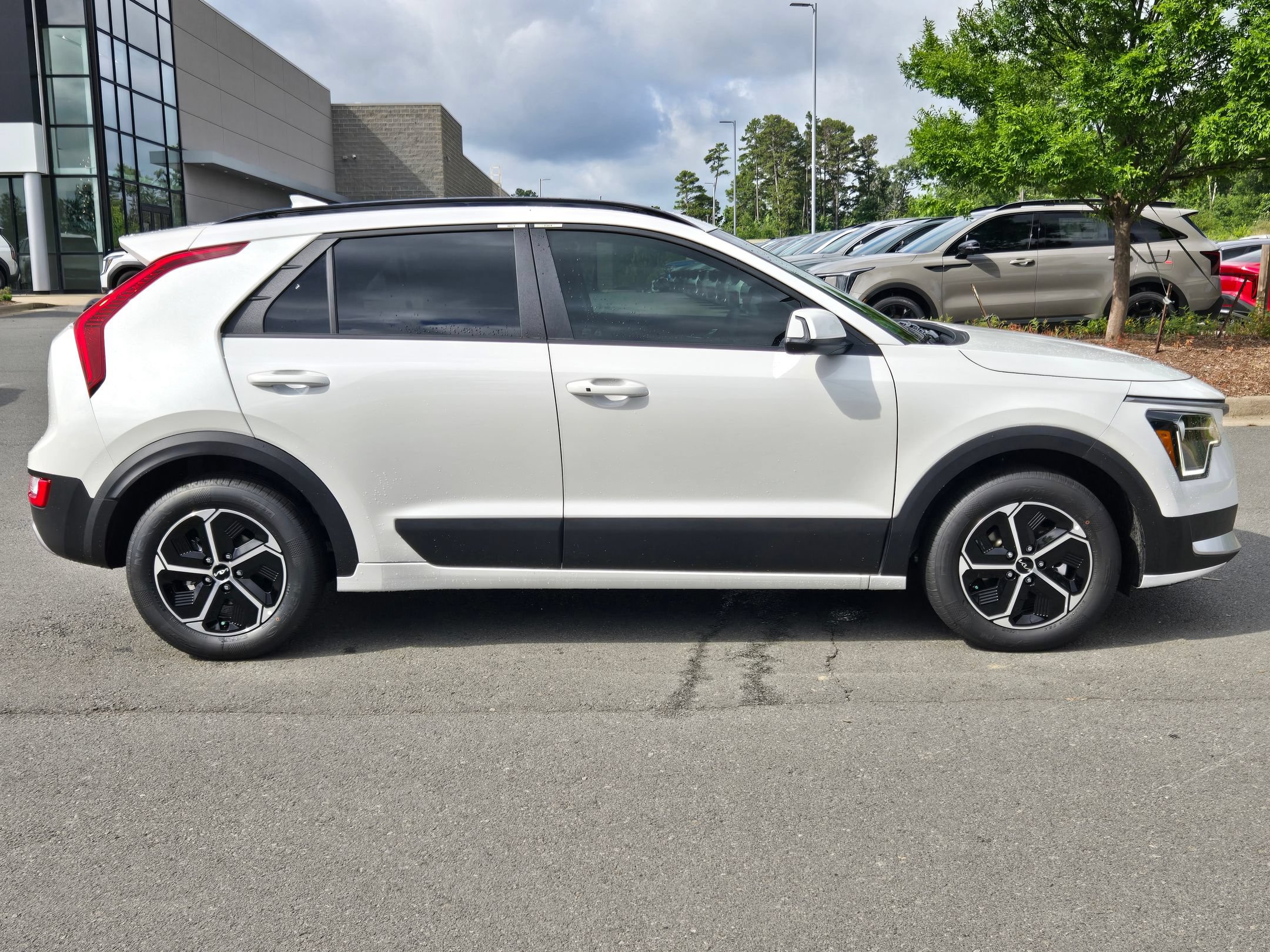 New 2026 Kia Niro EX FWD image 8