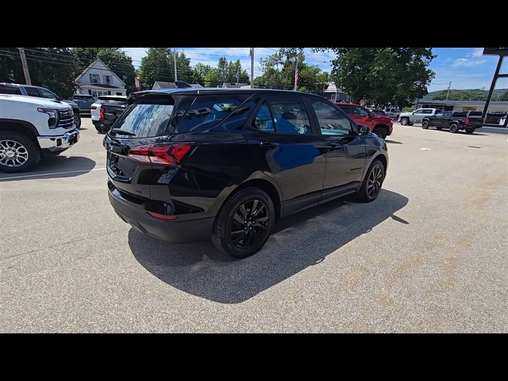 Used 2024 Chevrolet Equinox LS w/ Midnight Edition AWD/4WD image 8