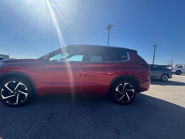 Used 2023 Mitsubishi Outlander SEL image 2