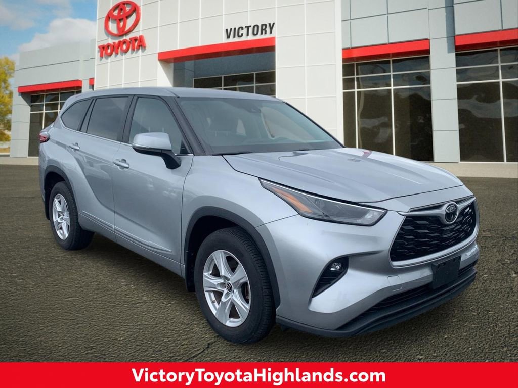 Used 2023 Toyota Highlander LE AWD/4WD image 1