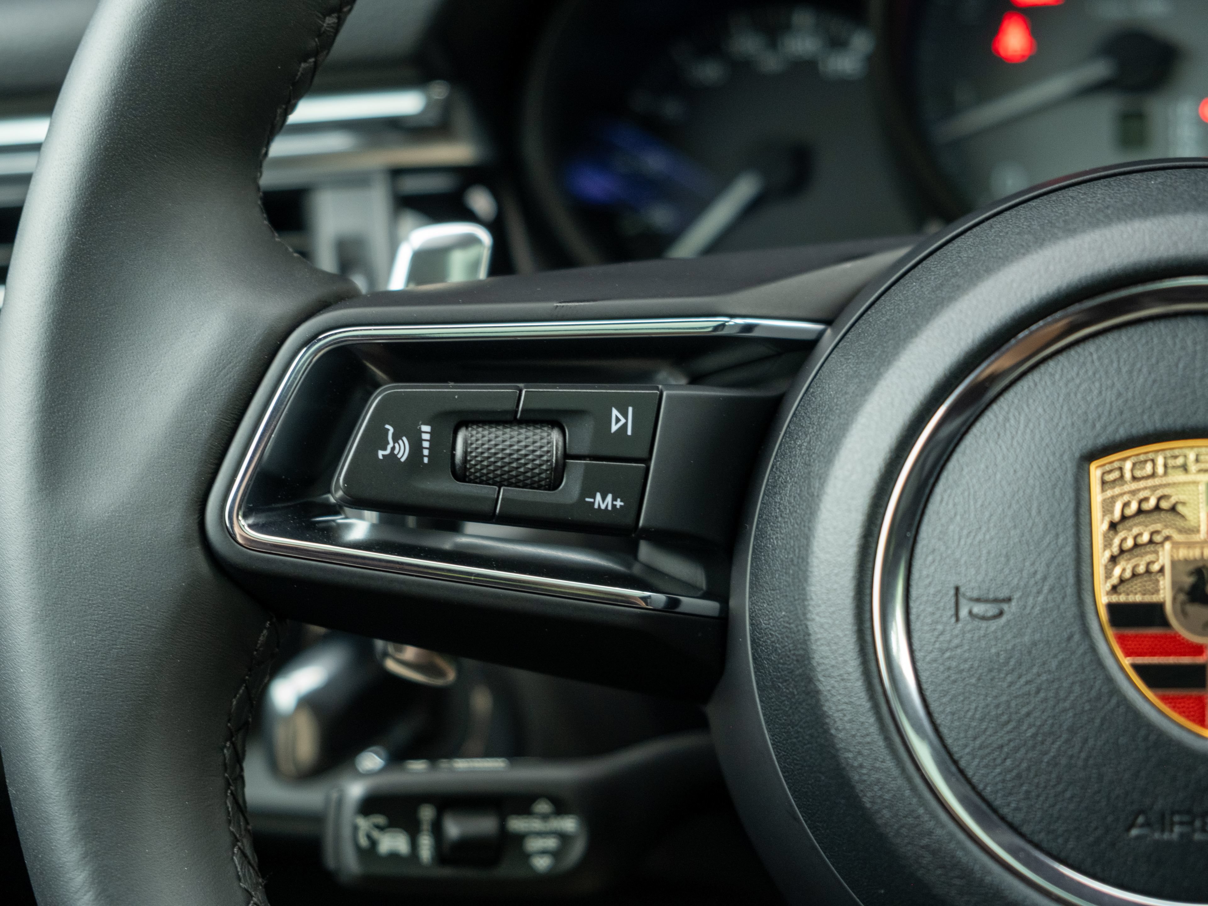 Certified 2025 Porsche Macan S AWD/4WD image 25