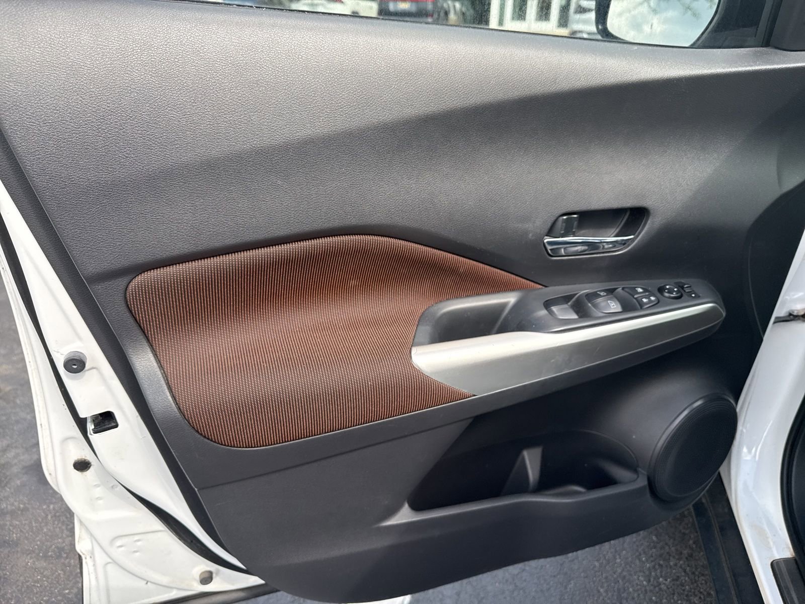 Used 2020 Nissan Kicks SR w/ Exterior Package image 6