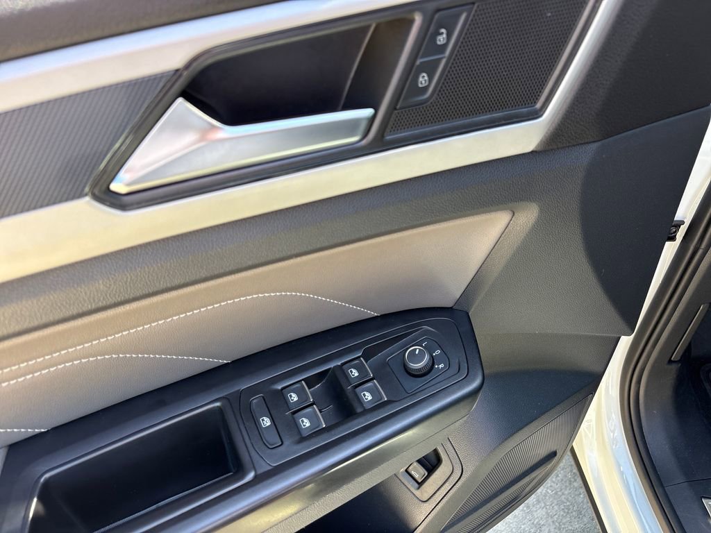 Used 2021 Volkswagen Atlas Cross Sport SE w/ V6 Towing Package image 16