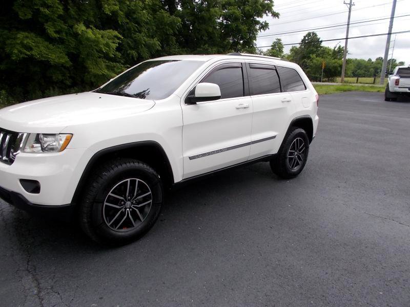 Used 2012 Jeep Grand Cherokee Laredo w/ Laredo E Group image 9