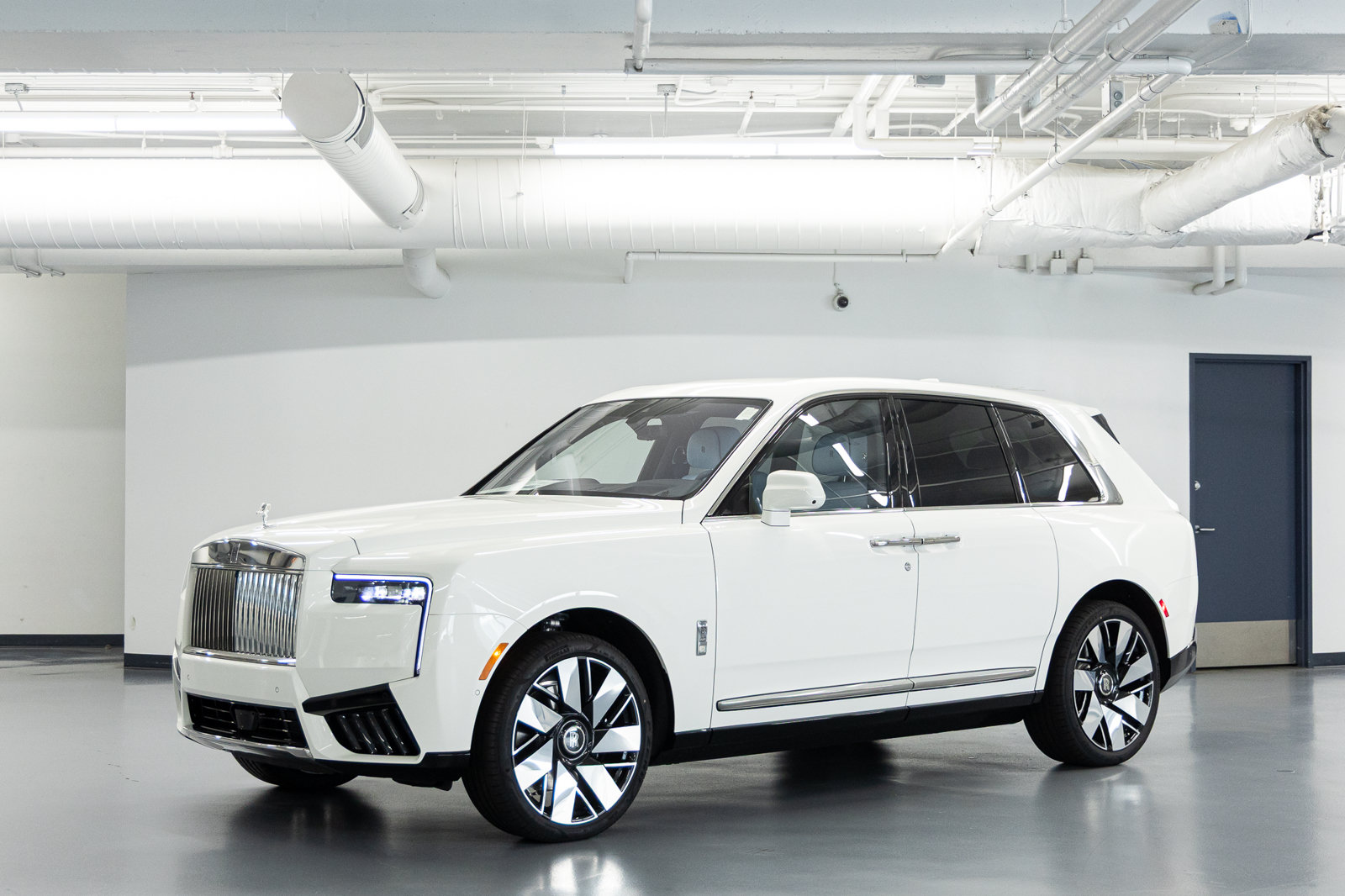 New 2026 Rolls-Royce Cullinan AWD/4WD image 1