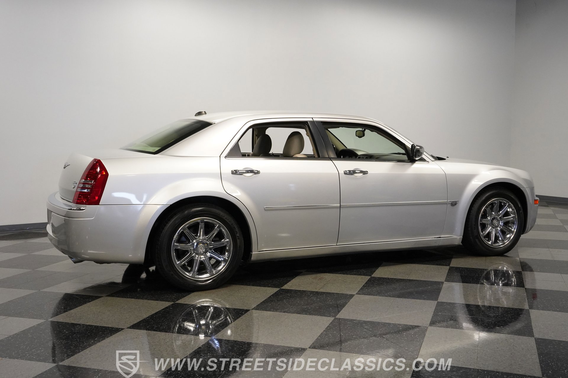 Used 2005 Chrysler 300 C w/ Navigation & Sound Group II image 13